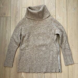 Banana Republic Merino Fine Wool Blend Side Zipper Sweater in Beige Size S
